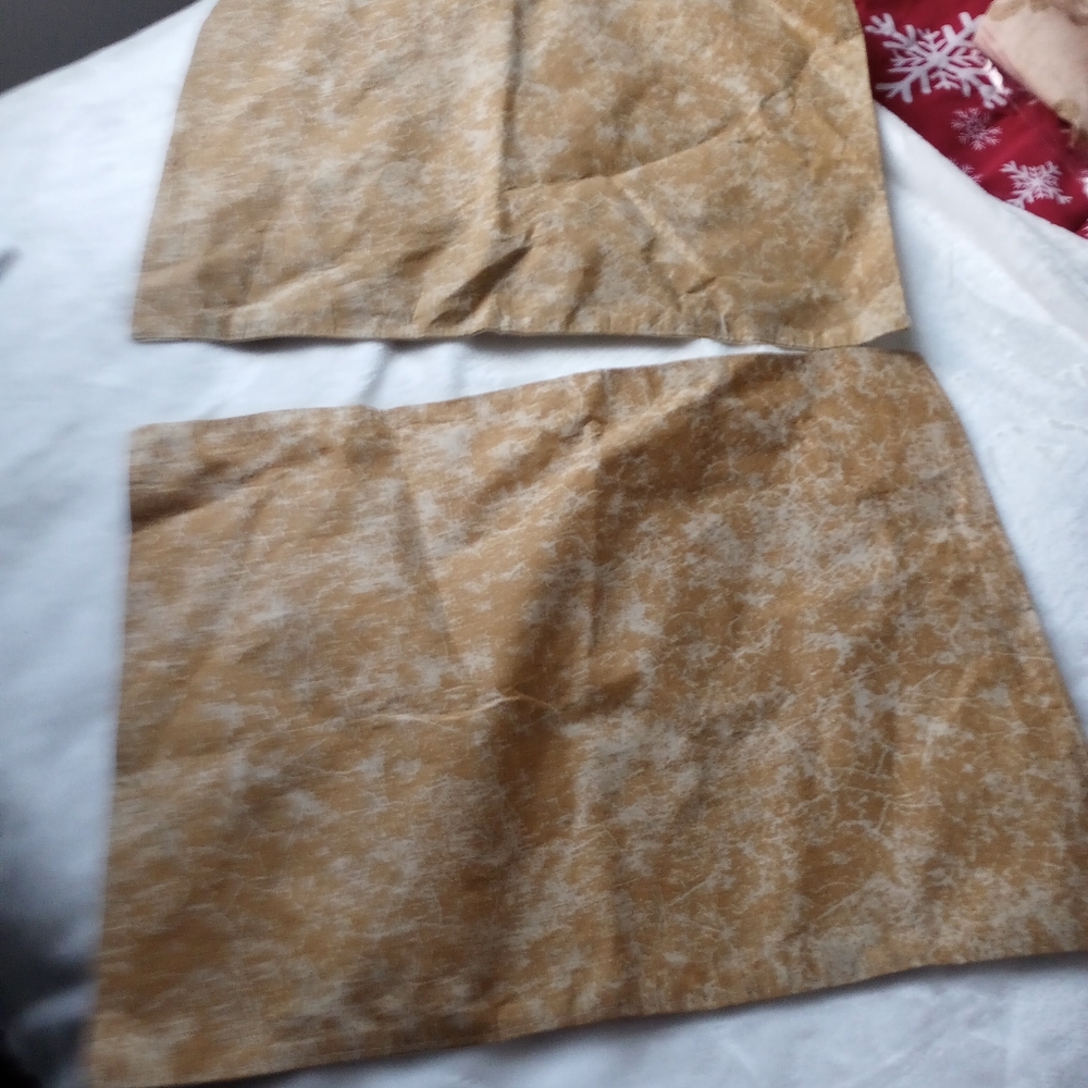 Rooster Print curtain and two placemats - Picture 5 of 5